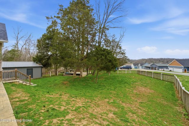 33 Beach Cove Ct, Brandenburg, KY 40108