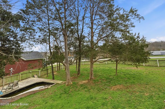 33 Beach Cove Ct, Brandenburg, KY 40108