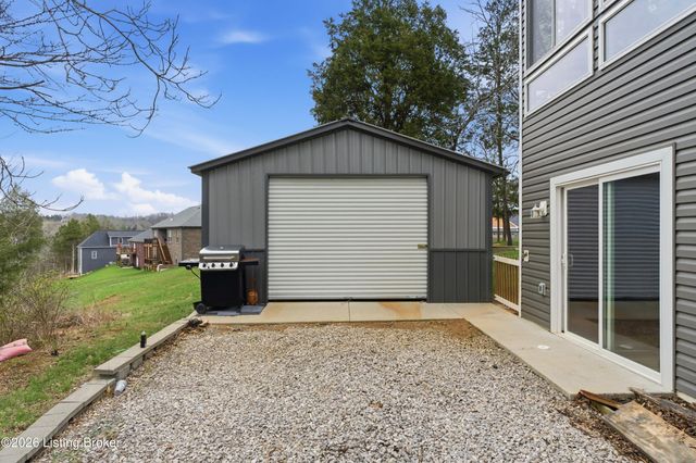 33 Beach Cove Ct, Brandenburg, KY 40108