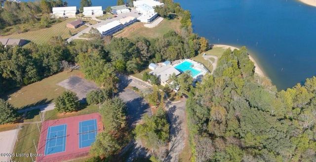 33 Beach Cove Ct, Brandenburg, KY 40108