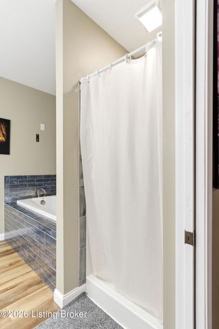 33 Beach Cove Ct, Brandenburg, KY 40108