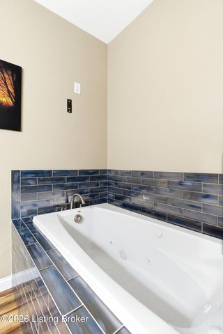 33 Beach Cove Ct, Brandenburg, KY 40108