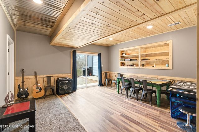 33 Beach Cove Ct, Brandenburg, KY 40108