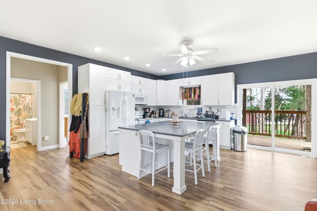 33 Beach Cove Ct, Brandenburg, KY 40108