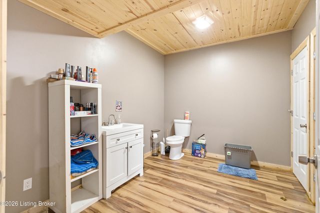 33 Beach Cove Ct, Brandenburg, KY 40108