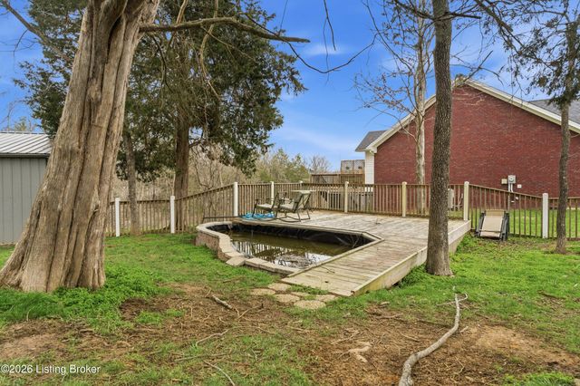 33 Beach Cove Ct, Brandenburg, KY 40108