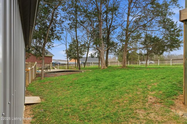 33 Beach Cove Ct, Brandenburg, KY 40108