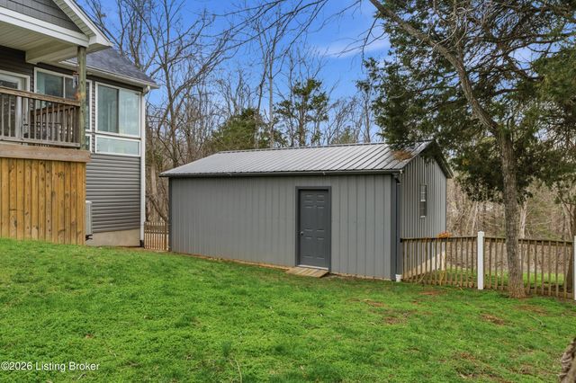 33 Beach Cove Ct, Brandenburg, KY 40108