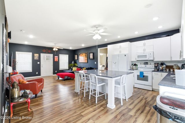 33 Beach Cove Ct, Brandenburg, KY 40108