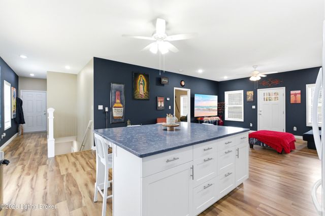 33 Beach Cove Ct, Brandenburg, KY 40108