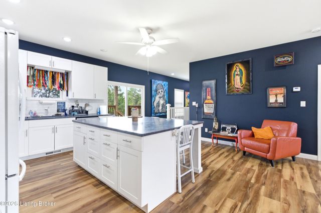 33 Beach Cove Ct, Brandenburg, KY 40108