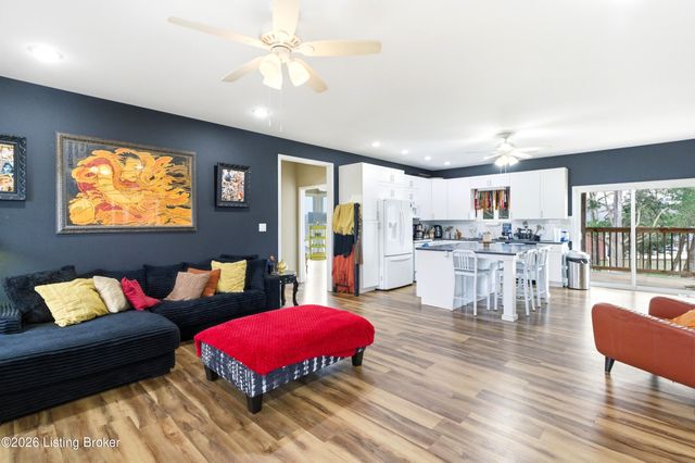 33 Beach Cove Ct, Brandenburg, KY 40108