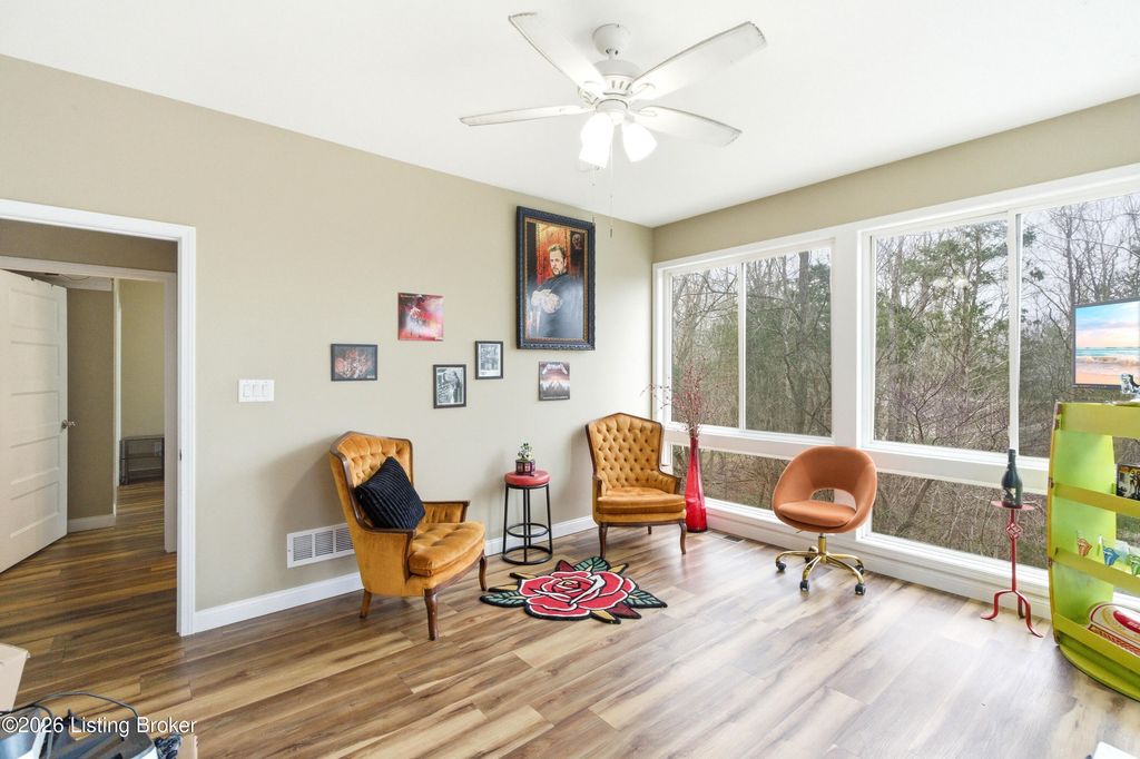 33 Beach Cove Ct, Brandenburg, KY 40108