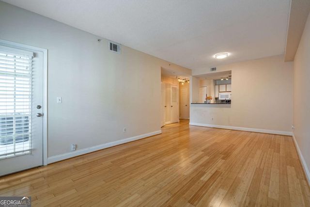 1074 Peachtree Walk NE B418, Atlanta, GA 30309