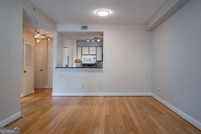 1074 Peachtree Walk NE B418, Atlanta, GA 30309