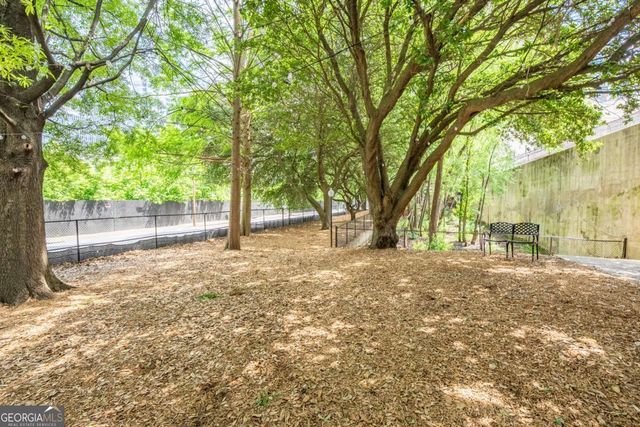 1074 Peachtree Walk NE B418, Atlanta, GA 30309
