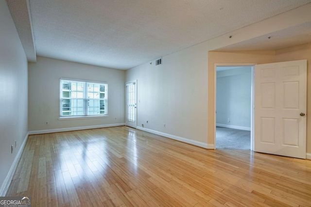 1074 Peachtree Walk NE B418, Atlanta, GA 30309