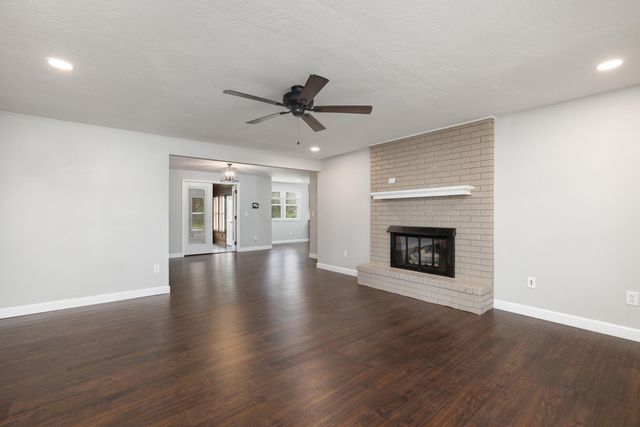 3234 S Danbury Avenue, Springfield, MO 65807