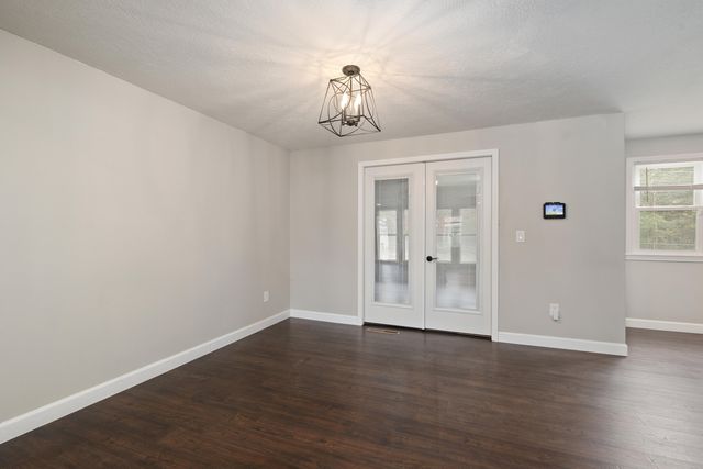 3234 S Danbury Avenue, Springfield, MO 65807