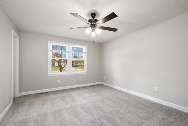 3234 S Danbury Avenue, Springfield, MO 65807