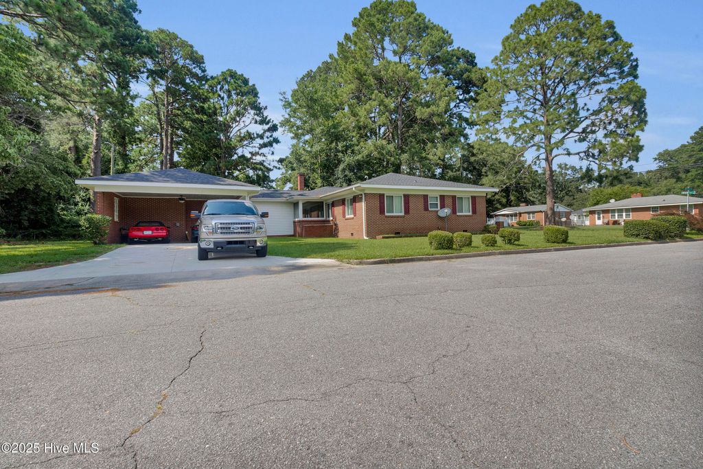 1000 Oriental Avenue, Kinston, NC 28504