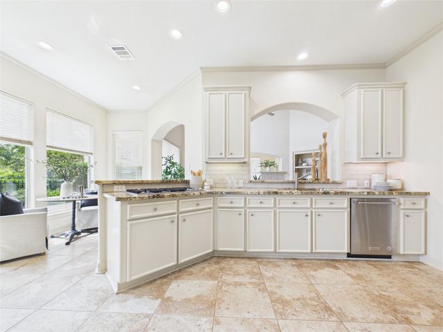 403 Harborside Way, Kemah, TX 77565