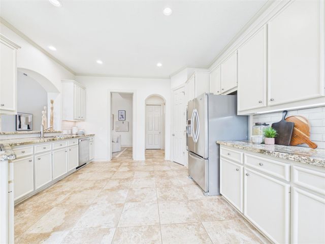 403 Harborside Way, Kemah, TX 77565
