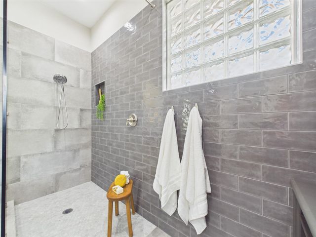 403 Harborside Way, Kemah, TX 77565