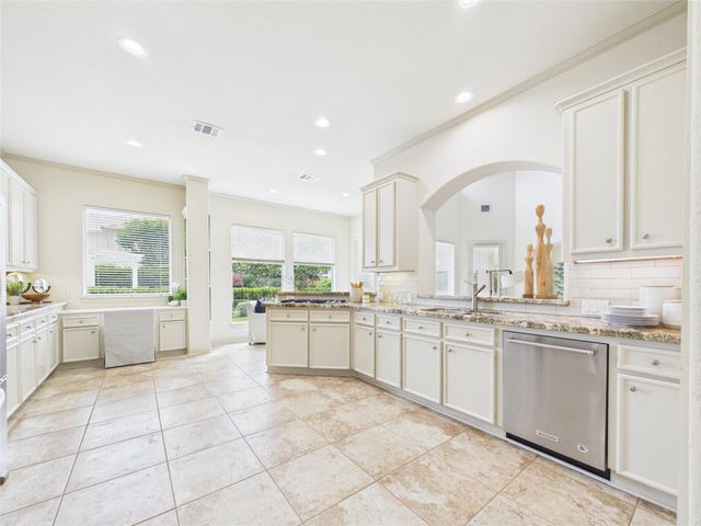 403 Harborside Way, Kemah, TX 77565