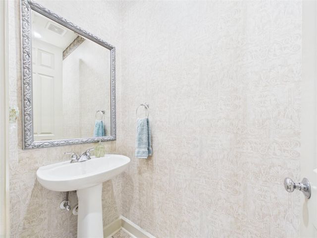 403 Harborside Way, Kemah, TX 77565