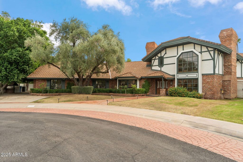 211 W KALER Drive, Phoenix, AZ 85021