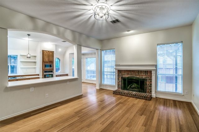 2120 Brentcove Drive, Grapevine, TX 76051