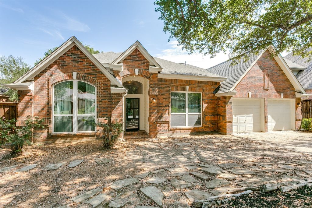 2120 Brentcove Drive, Grapevine, TX 76051