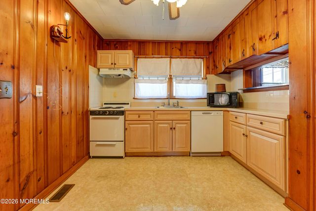 574 Central Avenue, Spring Lake Heights, NJ 07762