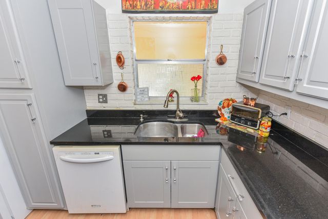 477 Lake Dora Drive, West Palm Beach, FL 33411