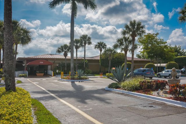 477 Lake Dora Drive, West Palm Beach, FL 33411