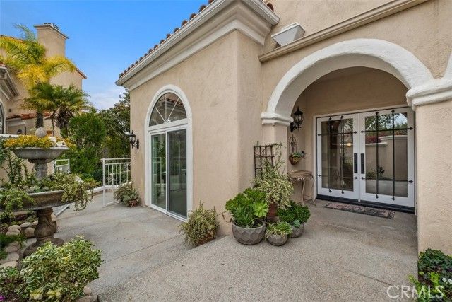 40 Via Barcaza, Laguna Hills, CA 92679