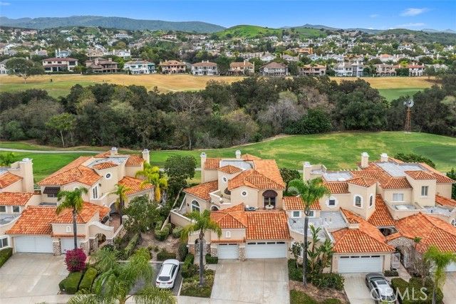 40 Via Barcaza, Laguna Hills, CA 92679