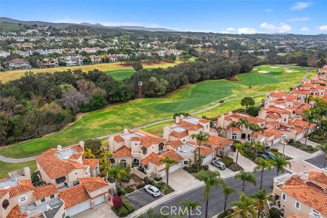 40 Via Barcaza, Laguna Hills, CA 92679