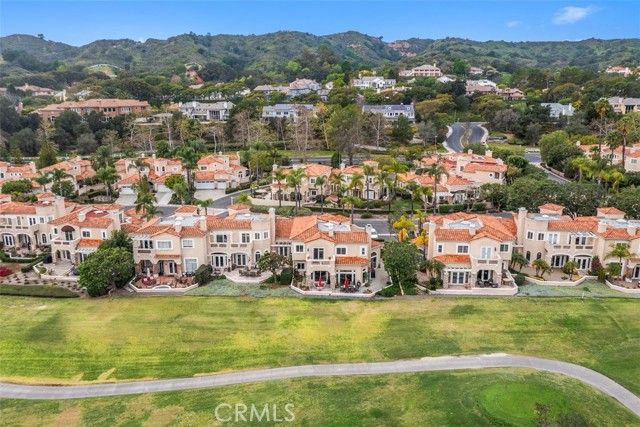 40 Via Barcaza, Laguna Hills, CA 92679