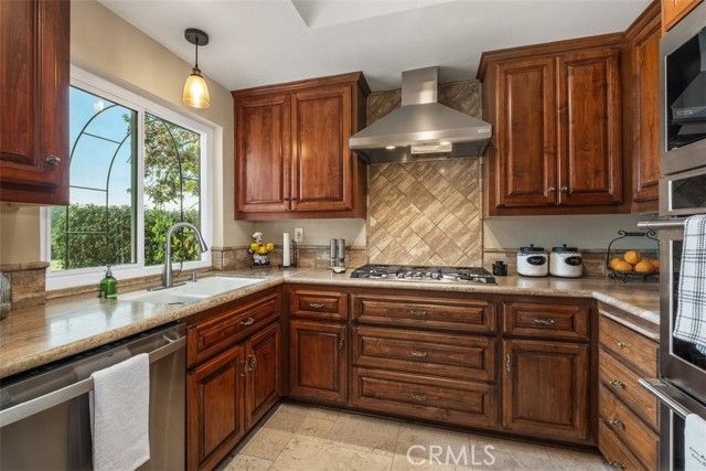 40 Via Barcaza, Laguna Hills, CA 92679