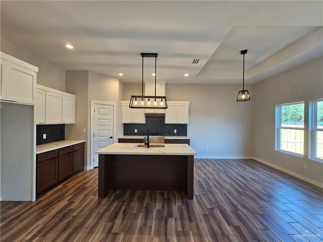 2006 W Olympia Avenue, Mission, TX 78573