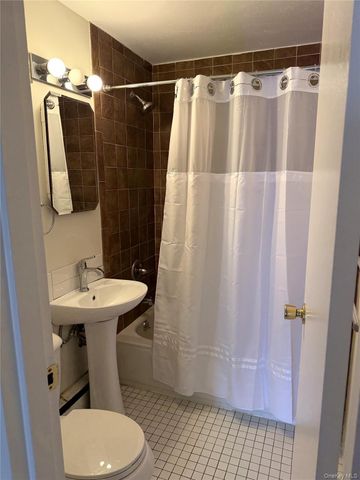 365 Rt 111 A16, Smithtown, NY 11787