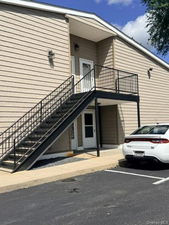 365 Rt 111 A16, Smithtown, NY 11787