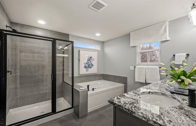 4032 Nottingham Circle, Clarkston, MI 48346