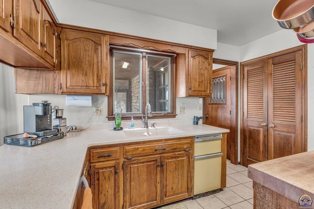 141, 127, 10 AC SW Urish RD, Topeka, KS 66615