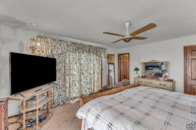 141, 127, 10 AC SW Urish RD, Topeka, KS 66615