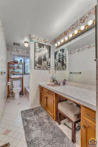 141, 127, 10 AC SW Urish RD, Topeka, KS 66615