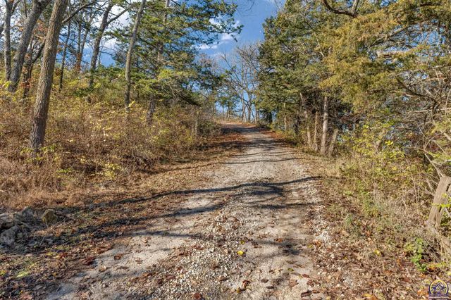 141, 127, 10 AC SW Urish RD, Topeka, KS 66615