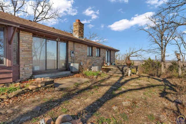 141, 127, 10 AC SW Urish RD, Topeka, KS 66615